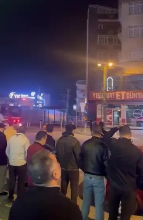 Gebze’de bir bina daha alarm verdi! Çatırdama sesleri duyuldu, bina boşaltıldı